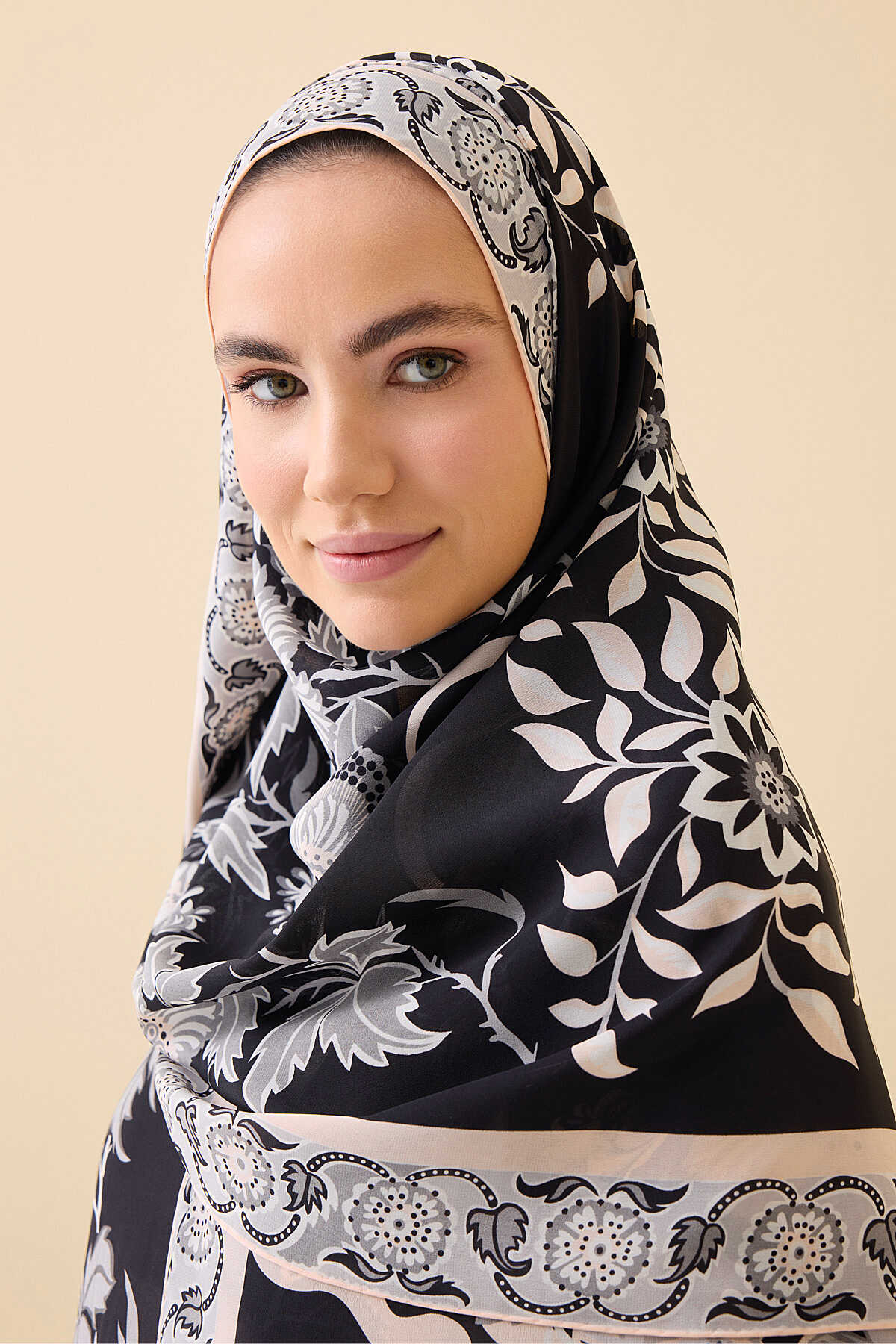 Çit Siyah Krep İpek Kaftan Şal 80x210
