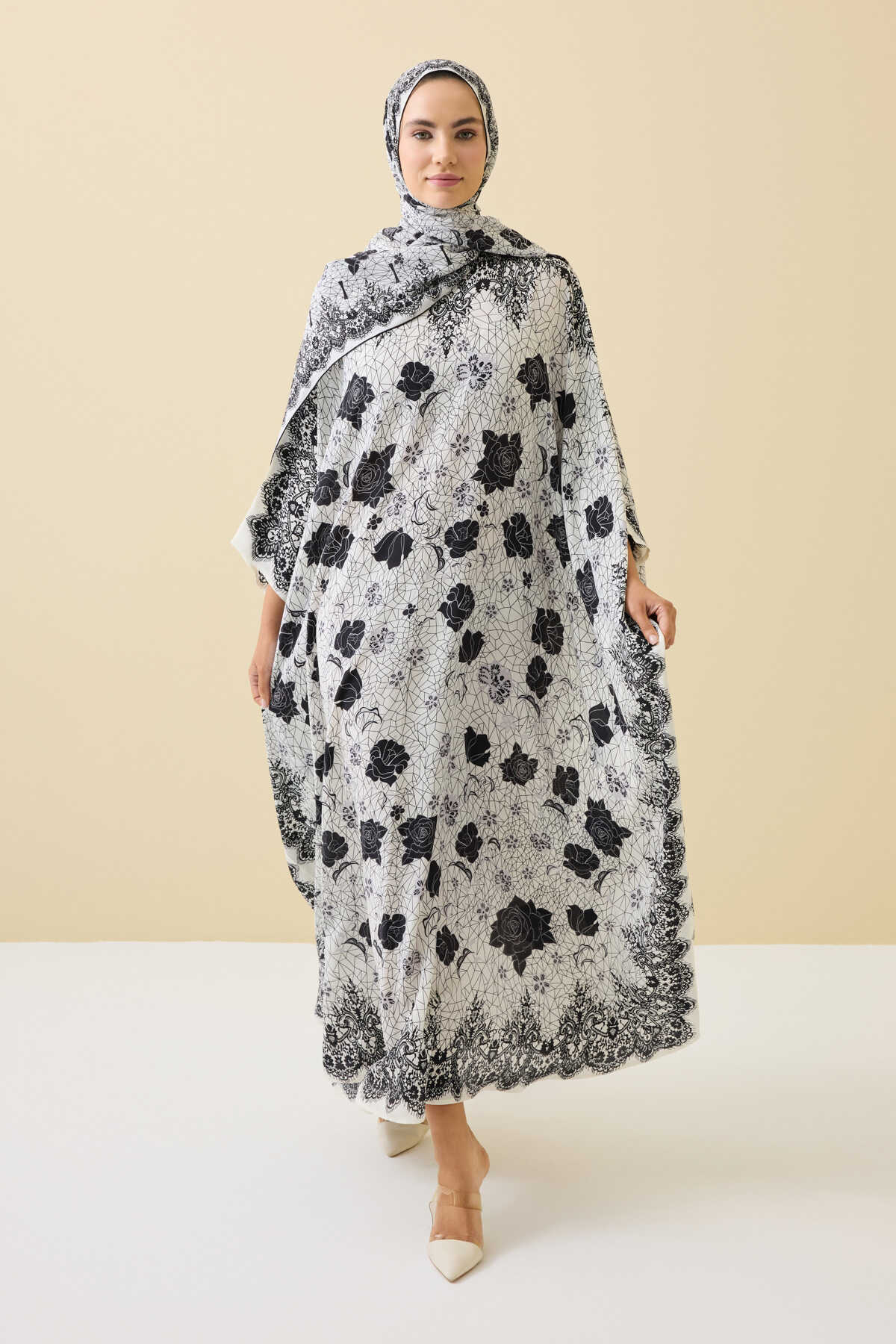 Gül Dantel Beyaz Krep İpek Kaftan