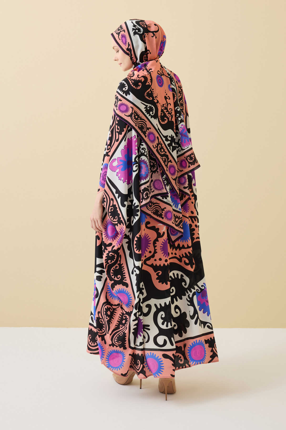 Hayat Pembe İpek Kaftan