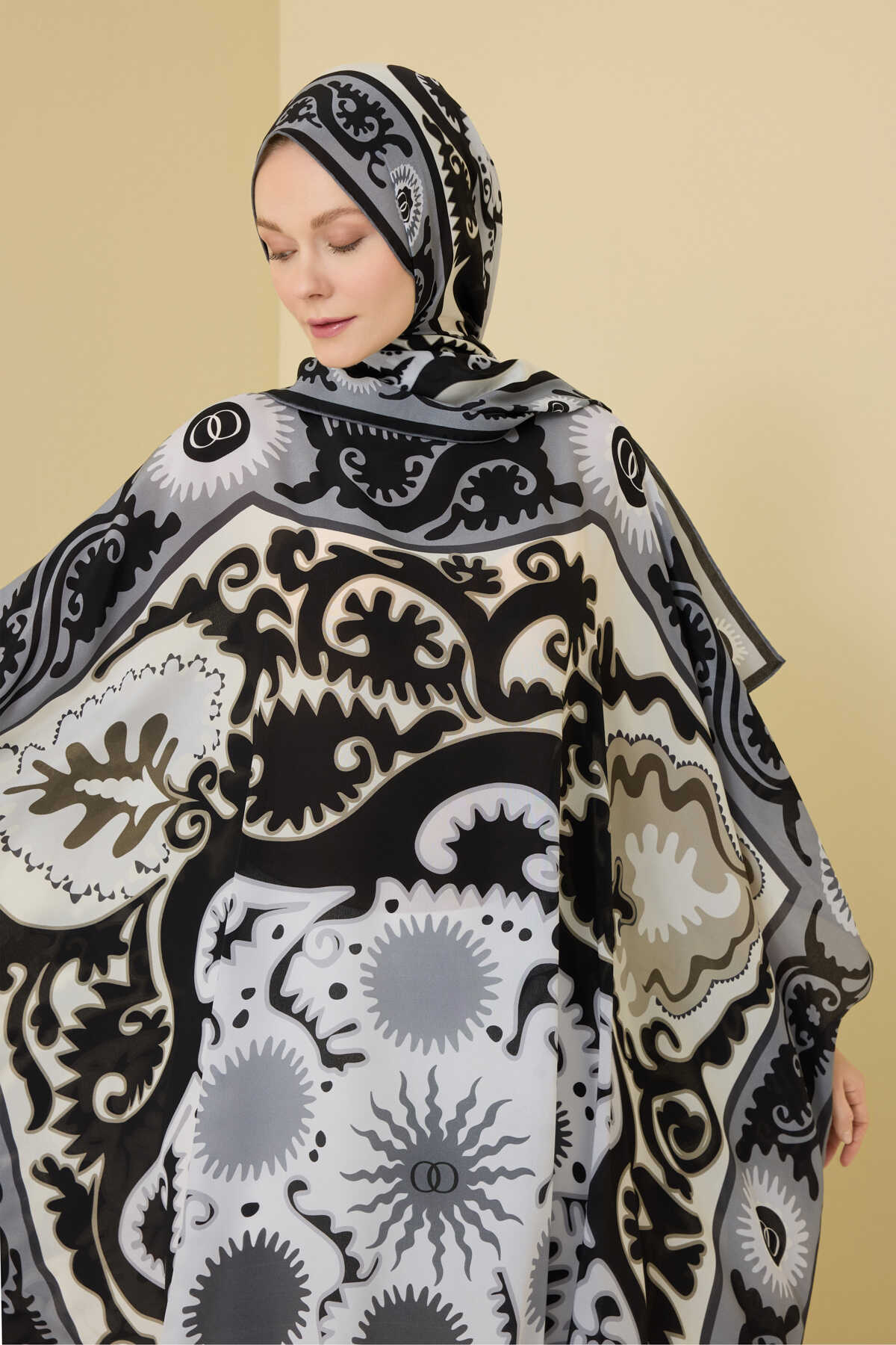 Hayat Siyah İpek Kaftan