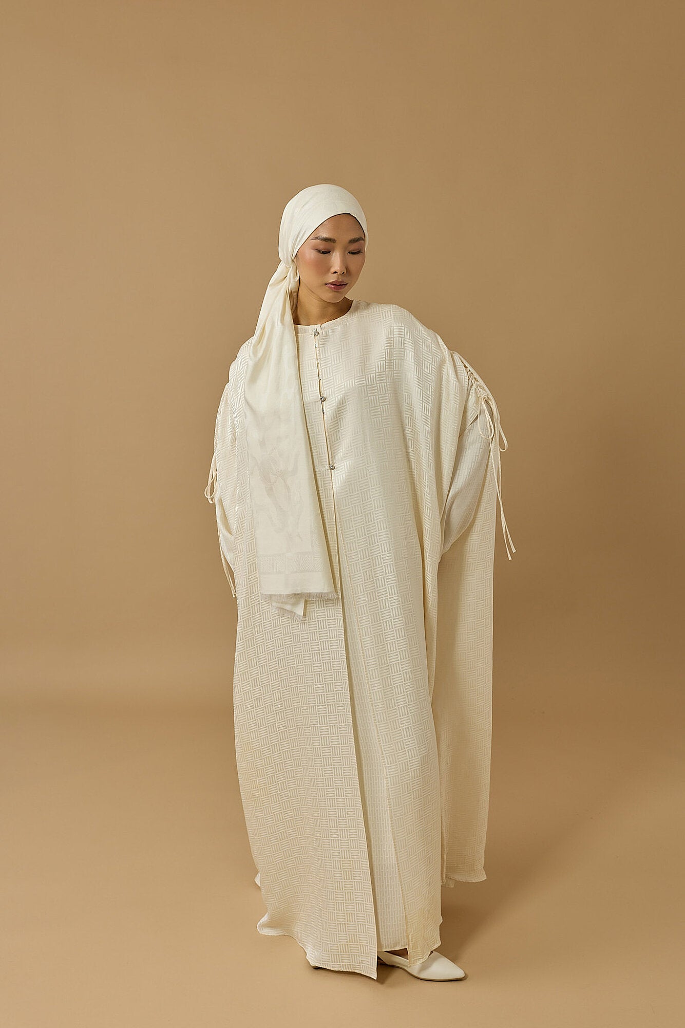 İman Kare Krem İpek Abaya