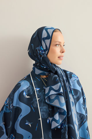İman'ın Gülü Lacivert Krep İpek Kimono Şalı 70x210