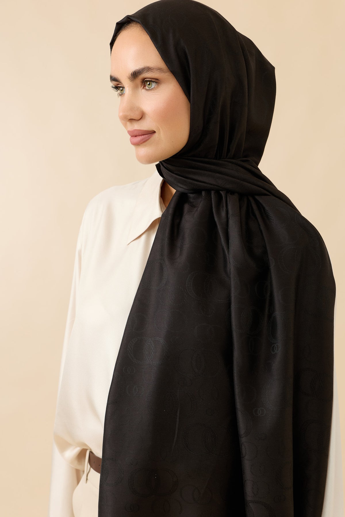 Noor Siyah Jakarlı İpek Şal 70x200