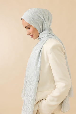 Monogram İmza Gümüş Shiny Jakar Şal 70x200