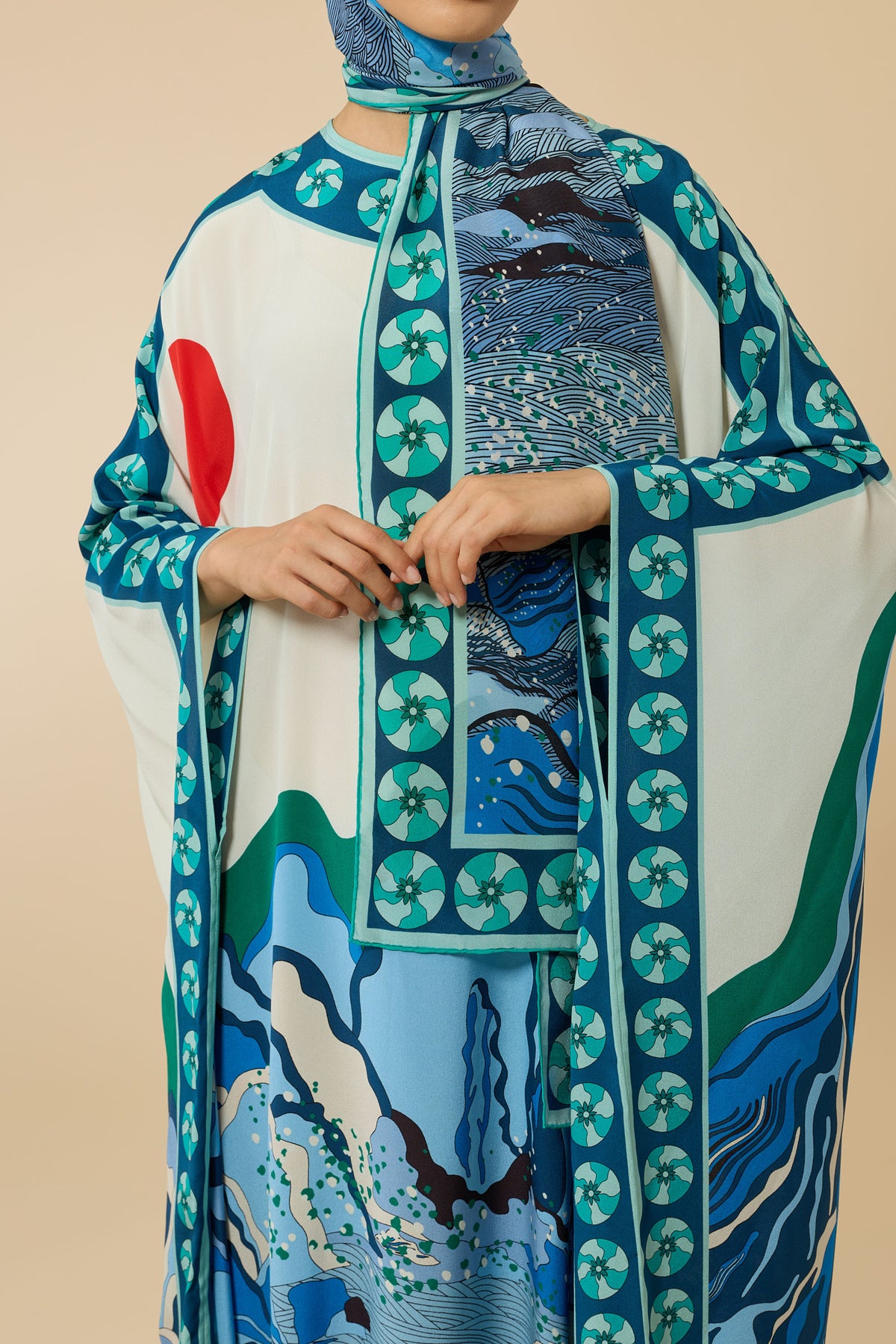 Dağ Ve Sakura Beyaz-Mavi Tivil İpek Kaftan