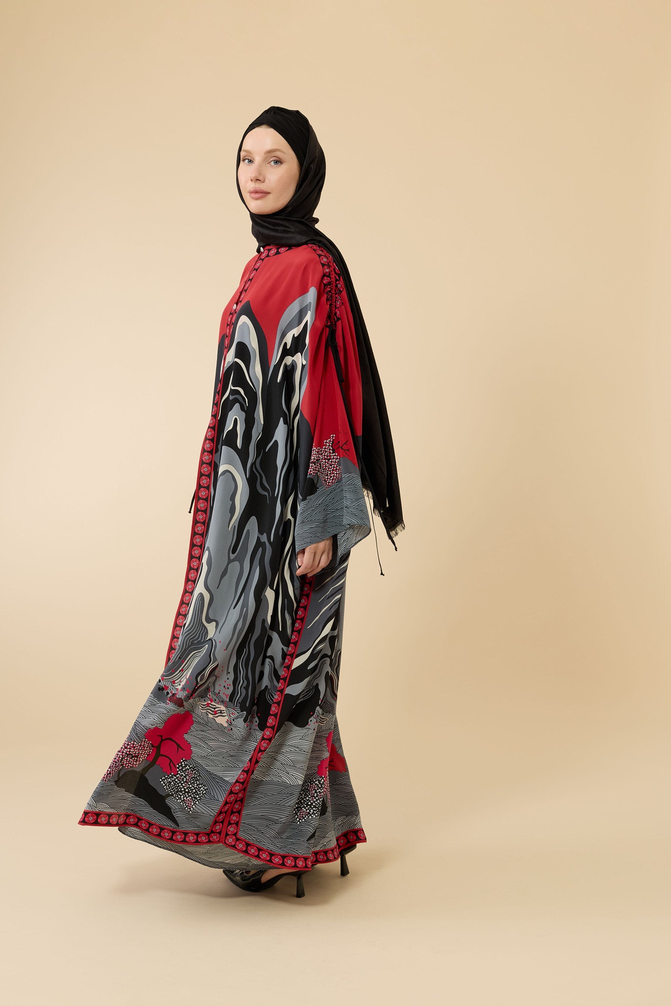 Dağ Ve Sakura Kırmızı Krep İpek Abaya