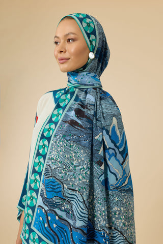 Dağ ve Sakura Beyaz-Mavi Krep İpek Kaftan Şalı 80x210