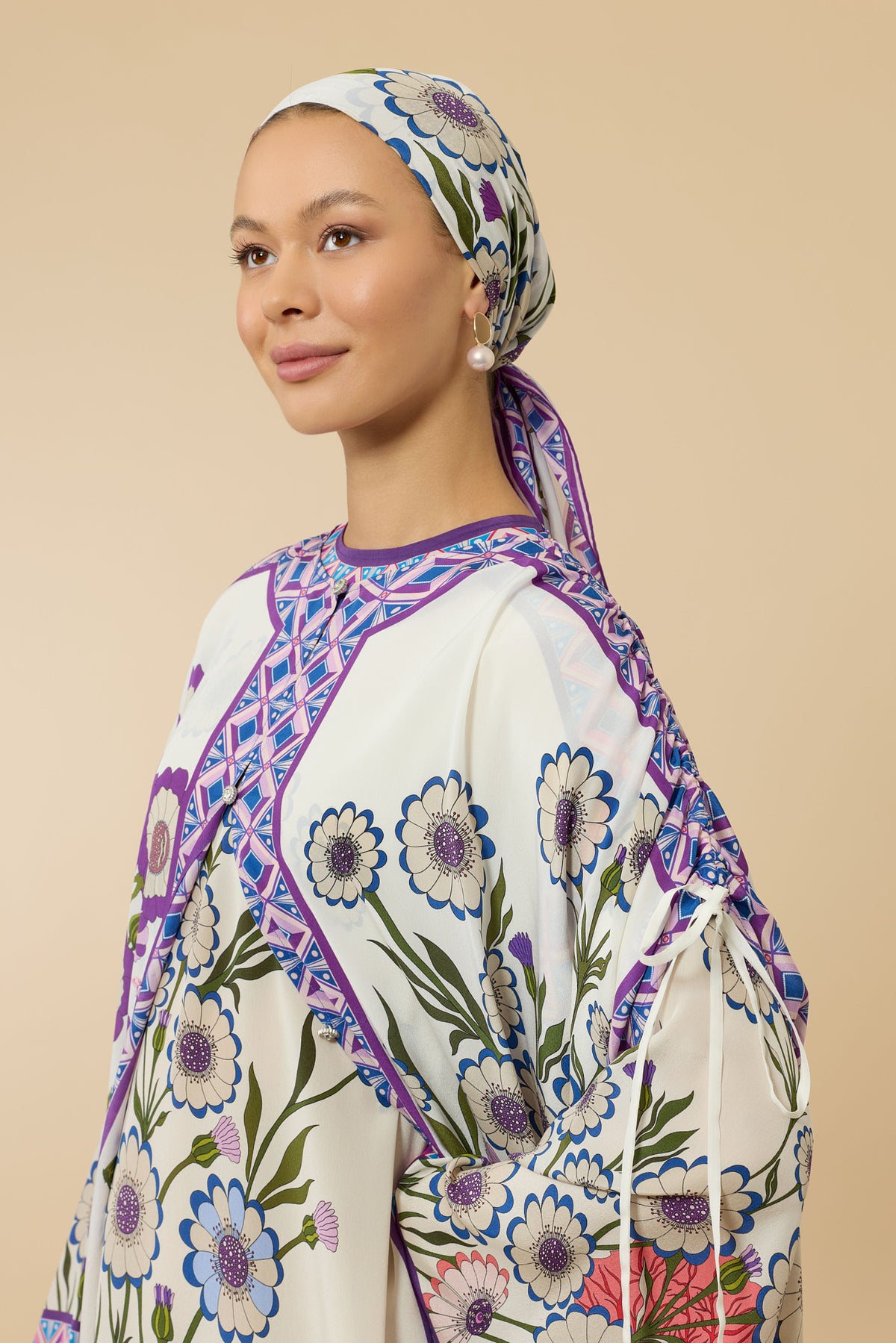 Japon Şemsiyesi Beyaz Krep İpek Abaya