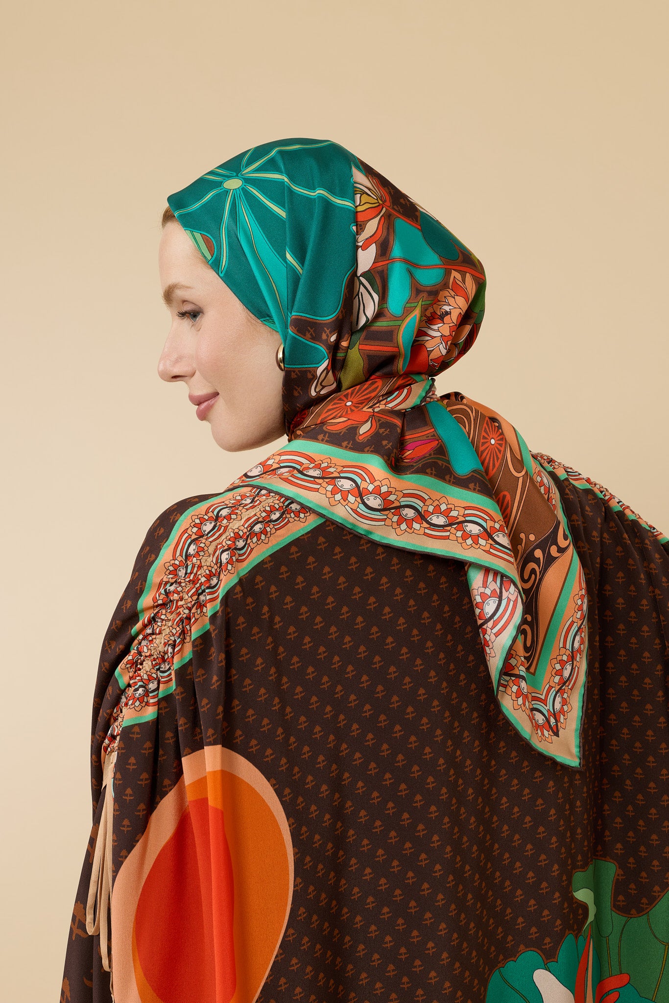 Nilüfer Kahverengi Krep İpek Abaya