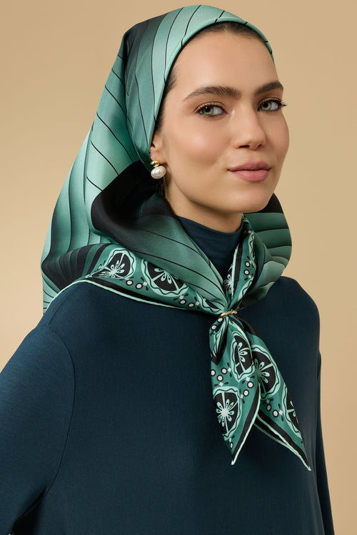 Yelpaze Siyah-Nil Yeşili İpek Eşarp 90x90