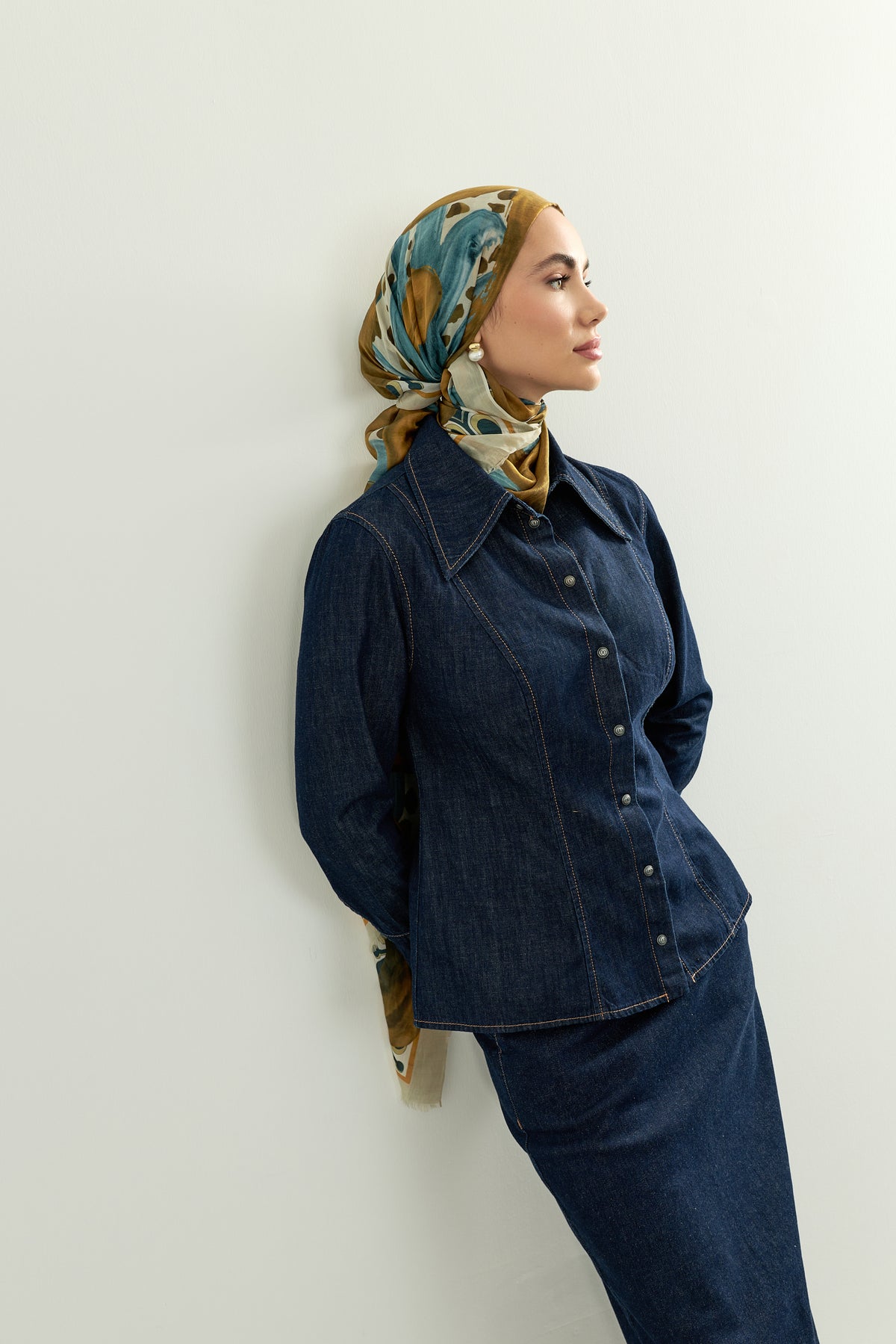 Koyu Lacivert Sivri Yaka Denim Gömlek