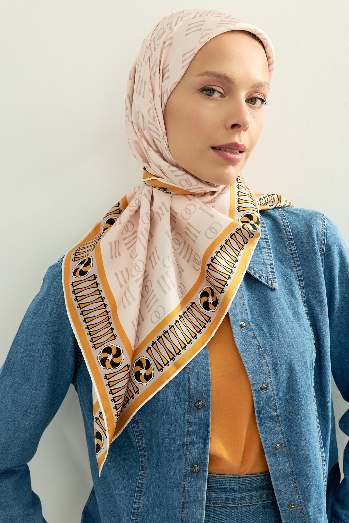 Noor Kare Krem Tivil İpek Eşarp 90x90