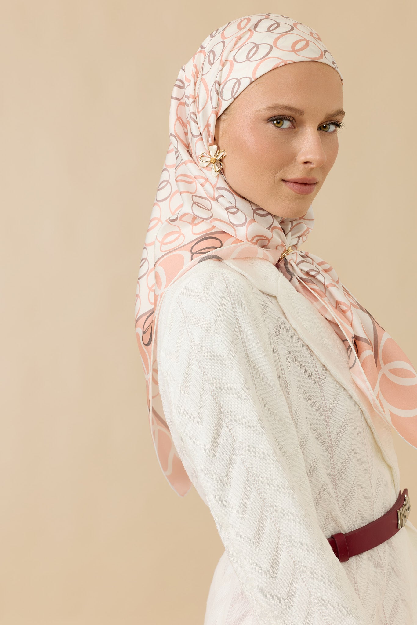 Noor Yolu 2 Beyaz-Somon Tivil İpek Eşarp 90x90