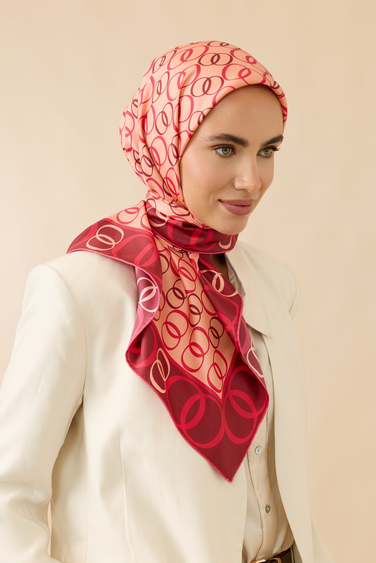 Noor Yolu 2 Kırmızı-Krem Tivil İpek Eşarp 90x90