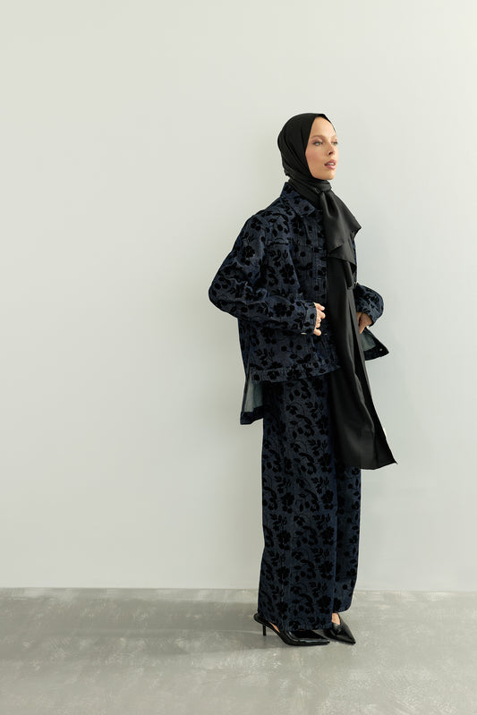 Çiçek Floklu Koyu Mavi Denim Pantolon