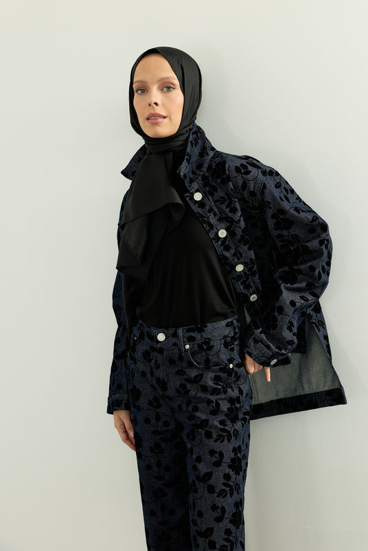 Çiçek Floklu Koyu Mavi Denim Pantolon