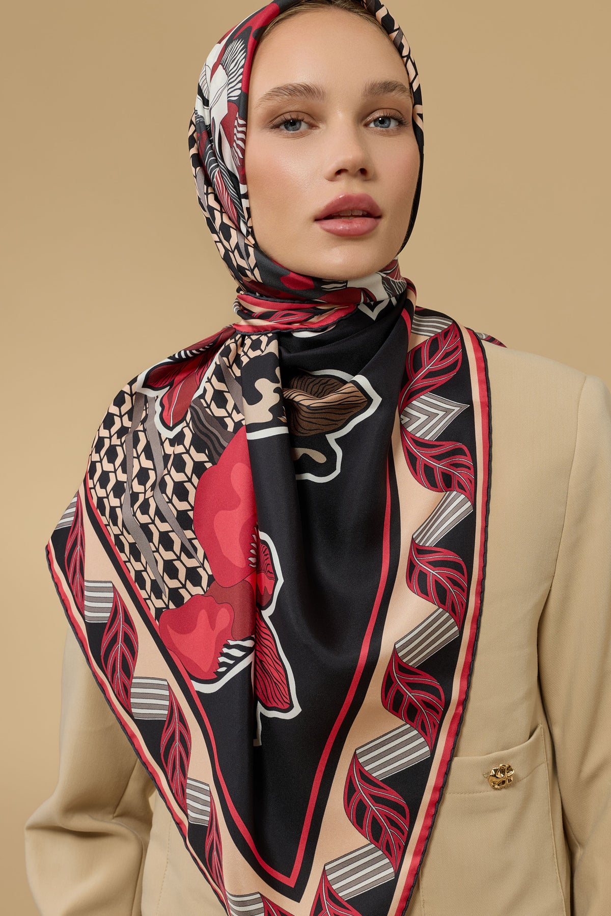 Süsenler Siyah-Kırmızı Tivil İpek Eşarp