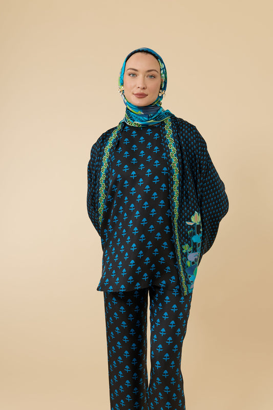 Nilüfer Siyah-Turkuazı Krep İpek Kolsuz Bluz