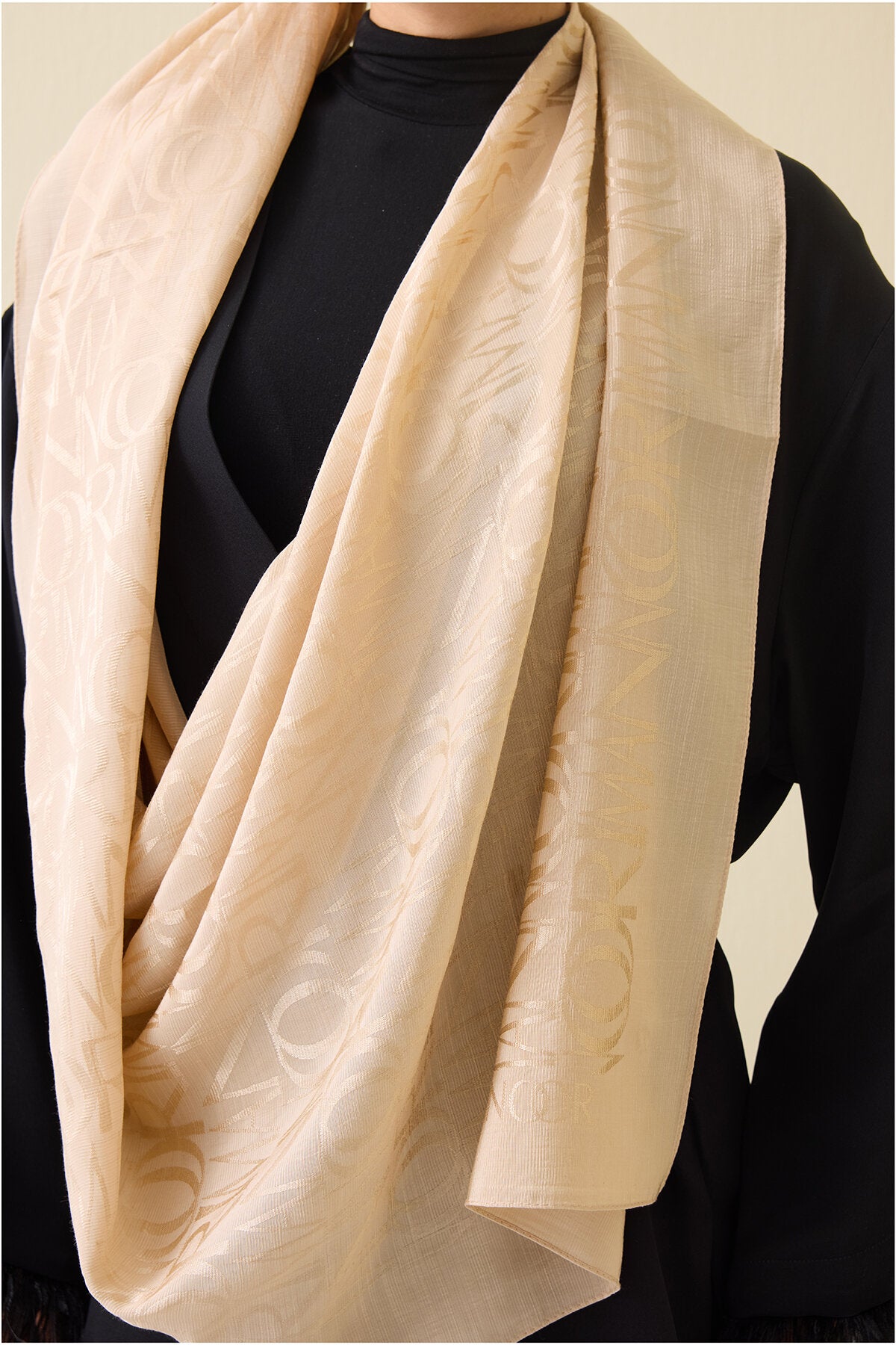 Monogram İmza Bal Beji Shiny Jakar Şal 70x200