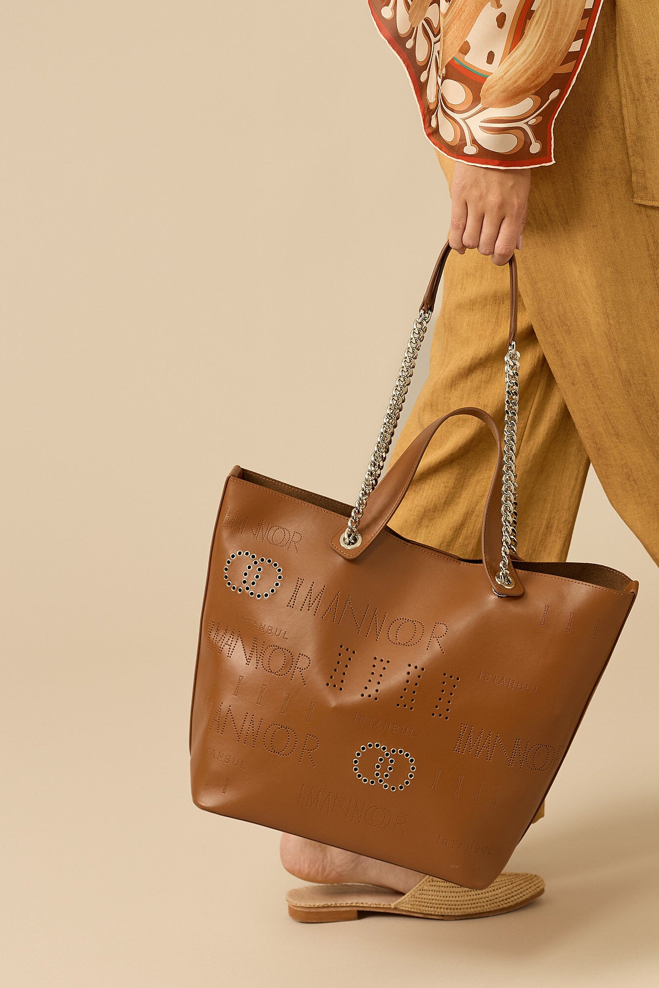 Kapsül Monogram Taba Kol Çantası