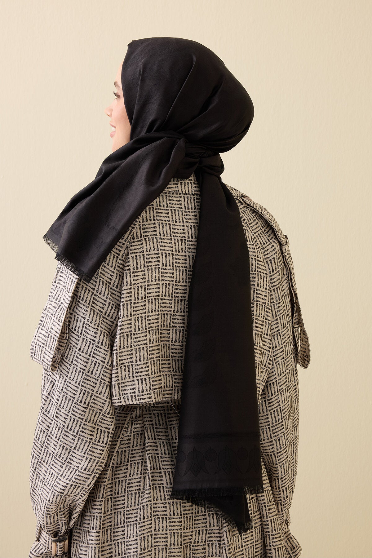 Kufi Siyah Jakar İpek Şal 70x200