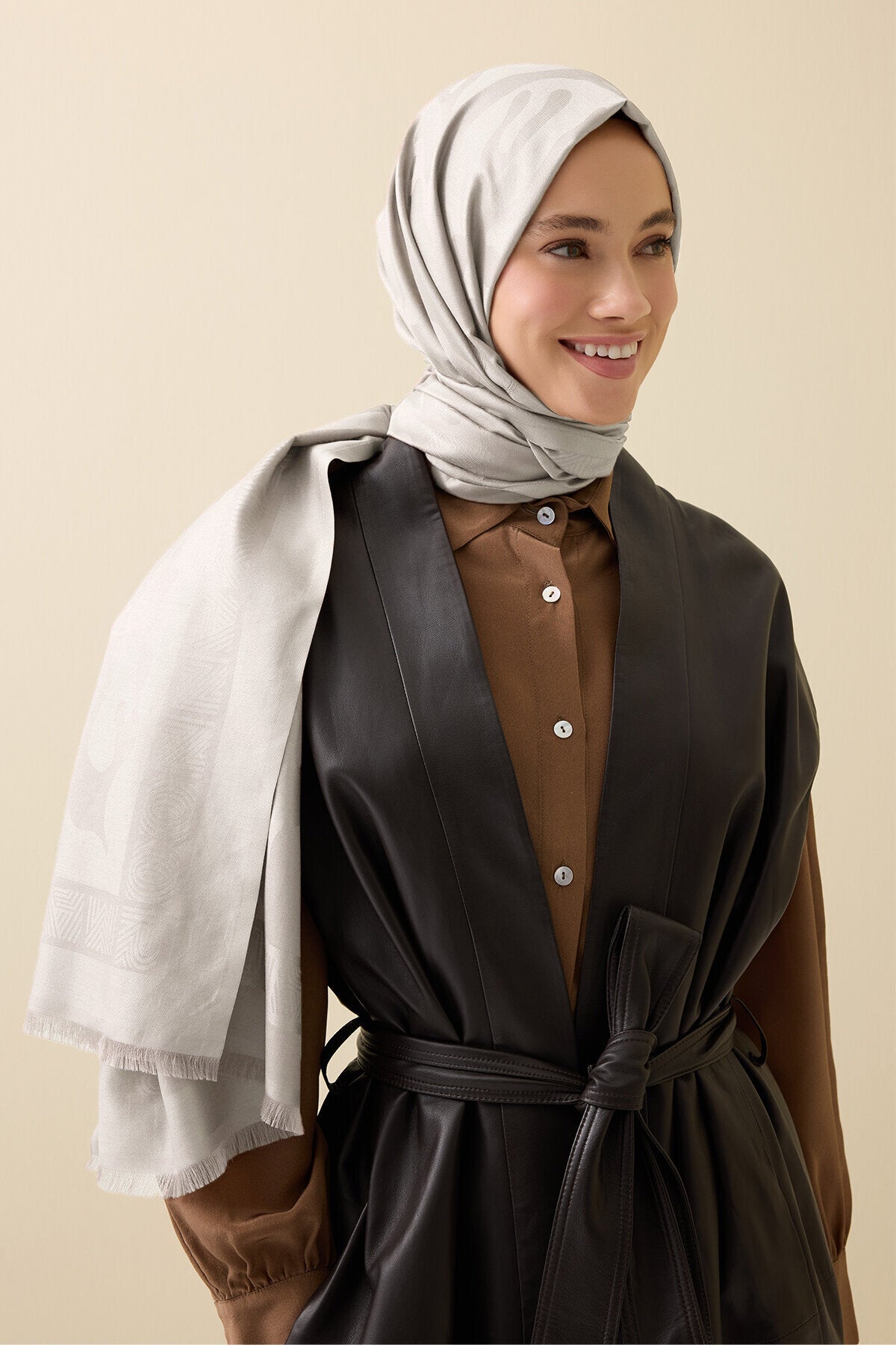 Mercan Kemik Jakarlı İpek Şal 70x200