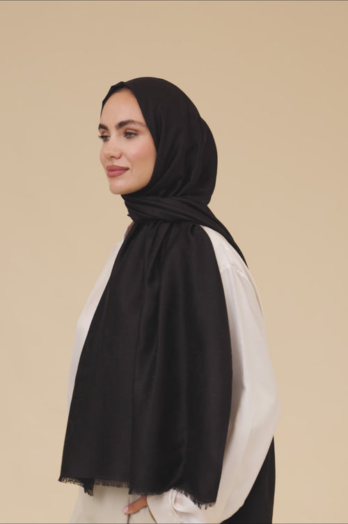 Noor Siyah Jakarlı İpek Şal 70x200