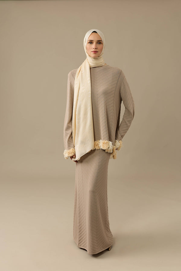 Tassel Flower Beige Knitted Skirt
