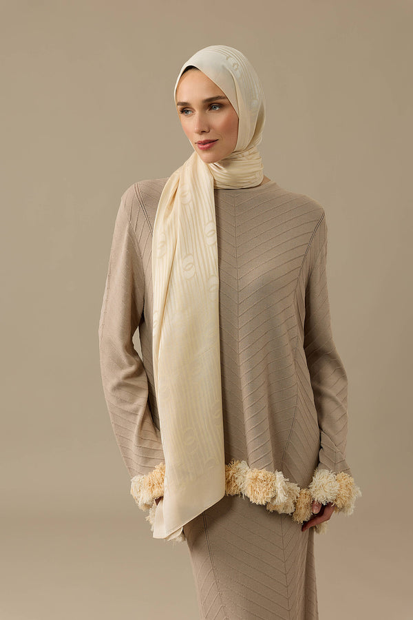 Tassel Flower Beige Knitted Short Blouse