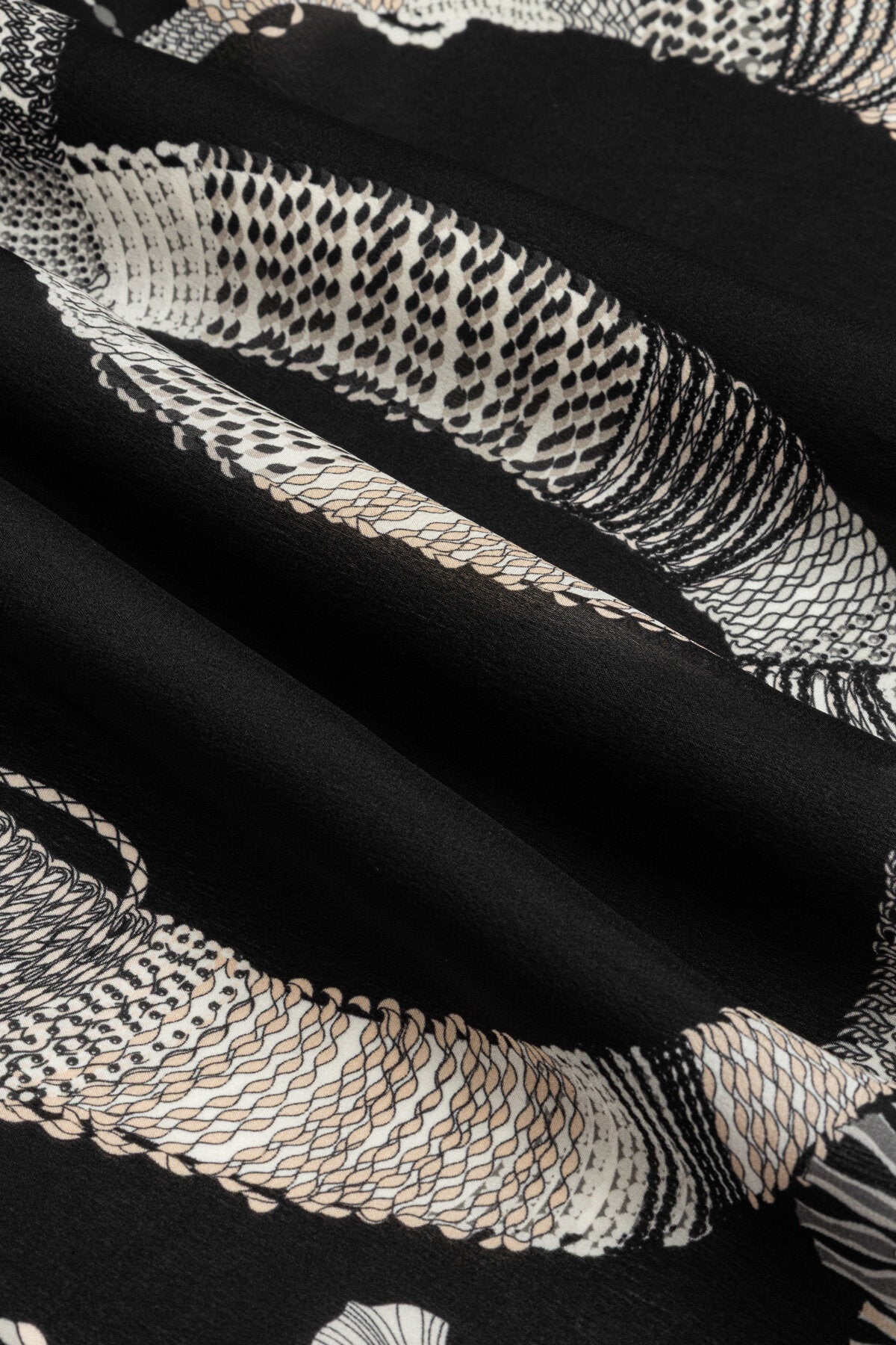 Püskül Noor Siyah Krep İpek Kaftan Şalı 70x210