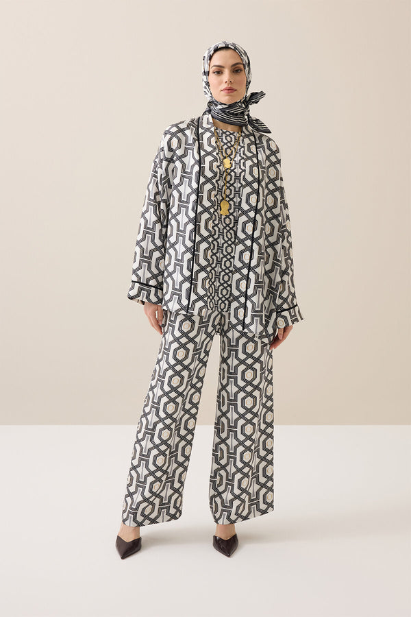 Seljuk-i Cage Black and White Twill Silk Short Kimono