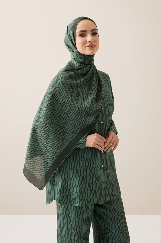Yazı Yeşil Krep İpek Gömlek Şalı 70x210