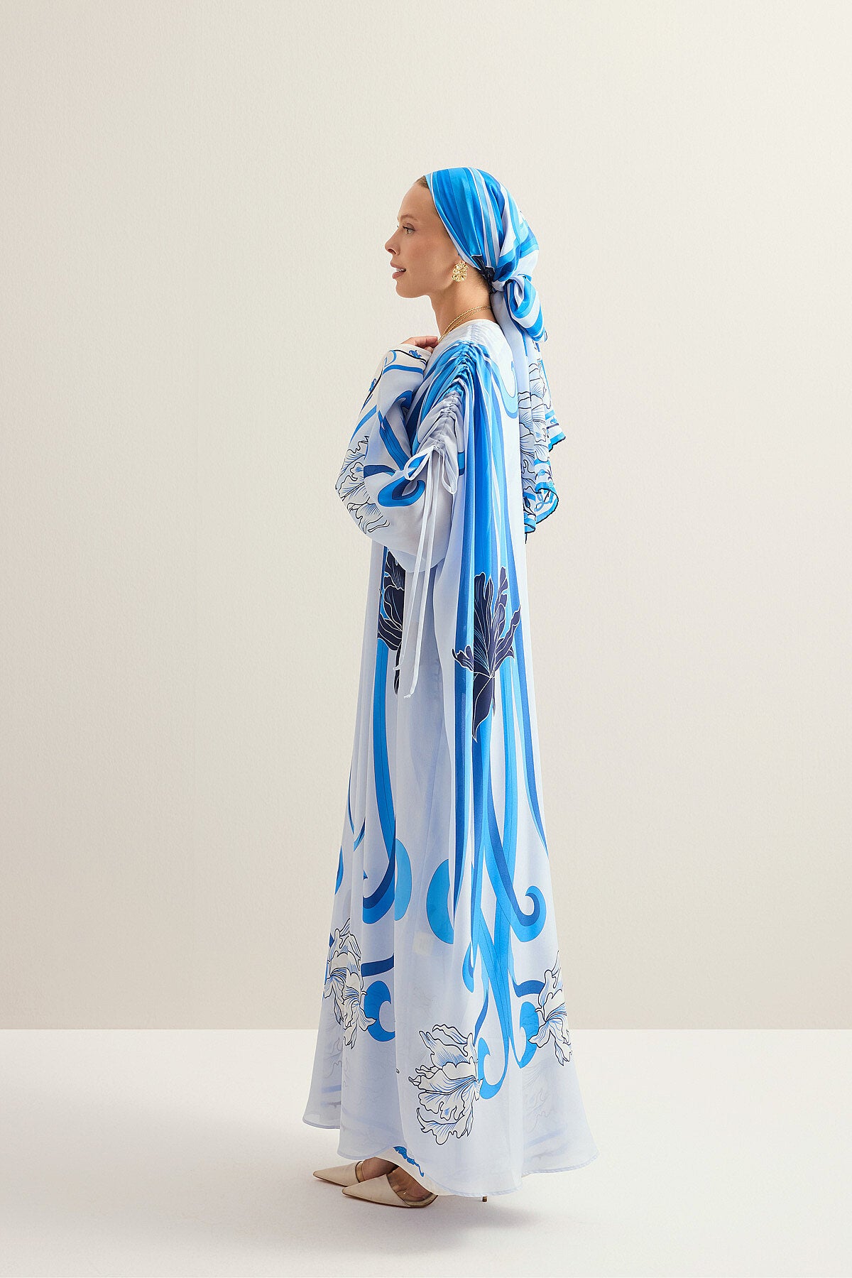 Yeni Dünya Mavi Krep İpek Abaya
