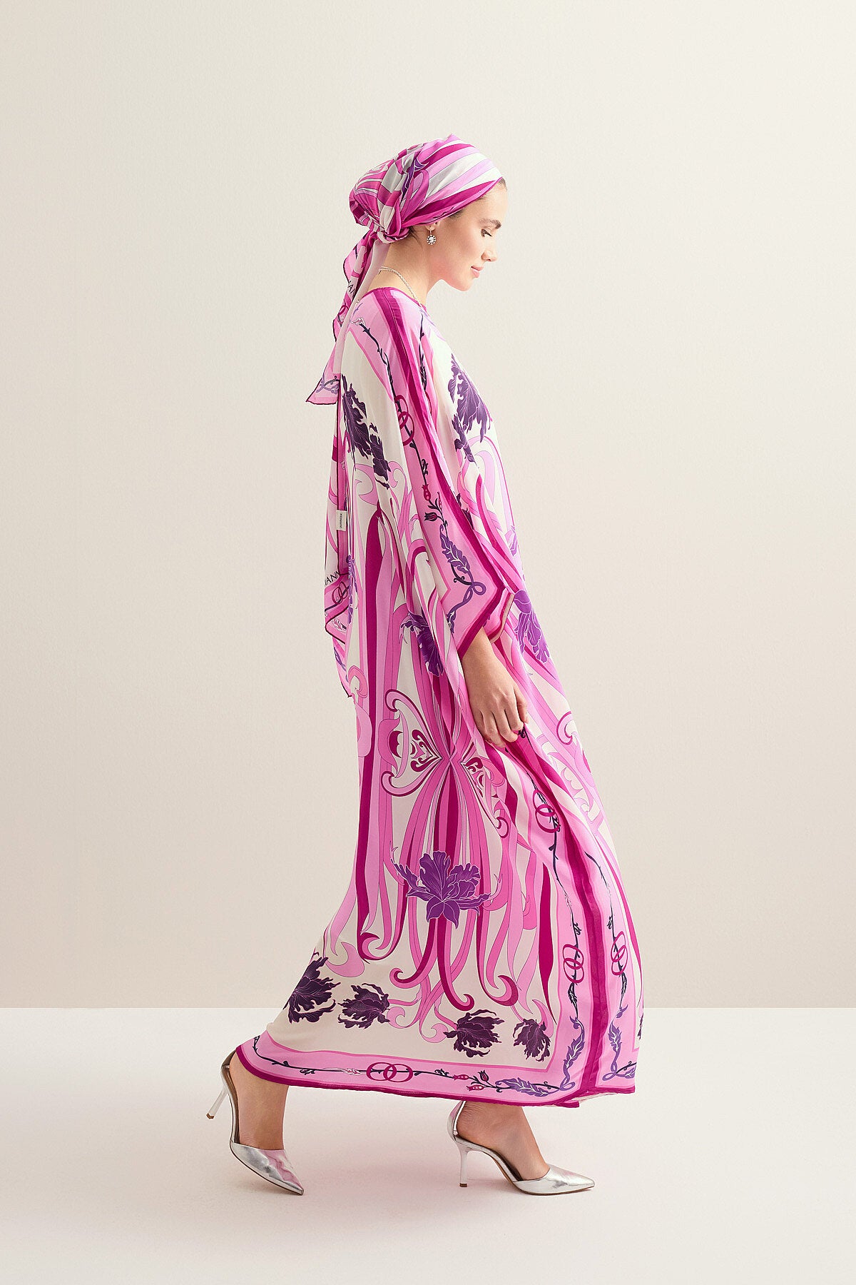 Yeni Dünya Pembe Krep İpek Kaftan