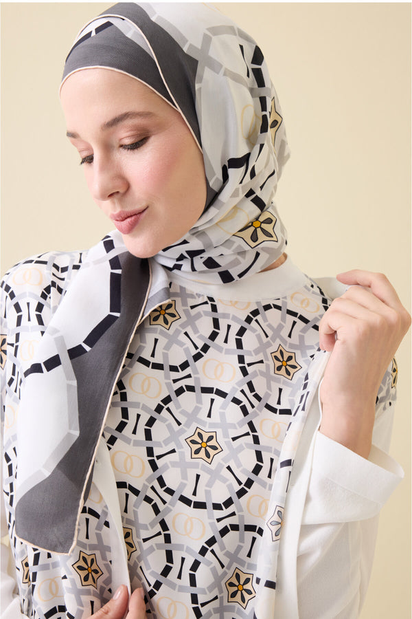 Starry Night White Sleeveless Knit Blouse