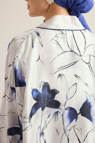 Zambaklar Açarken Gümüş Tivil İpek Kısa Kimono